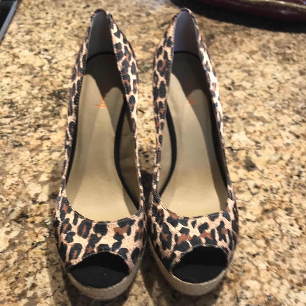 Leopard stacked wedge